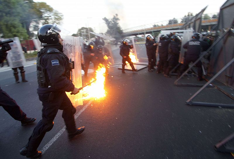 Los manifestantes pertenecen al movimiento estudiantil "Yo soy 132"