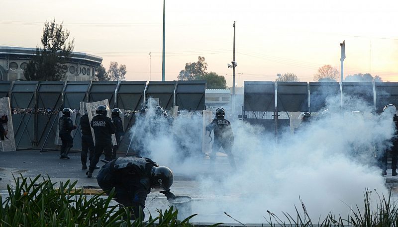 El operativo de seguridad ha sido reforzado para contener las protestas de los jóvenes