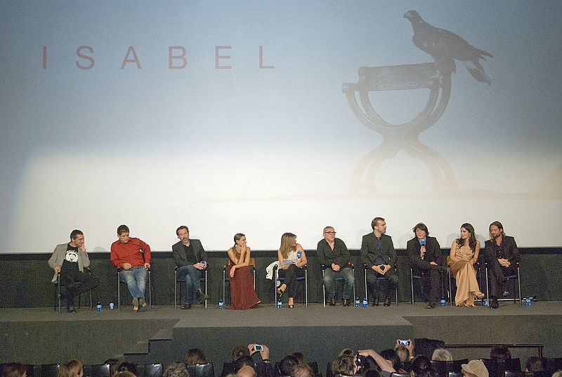 Pablo Derqui, Pedro Casablanc, Ginés García Millán, Michelle Jenner, Pilar García Muñiz (presentadora del acto), Jordi Frades, Agustín Alonso (Subdirector de Programas de ITVE), Sergio Peris Mencheta, Bárbara Lennie y William Miller
