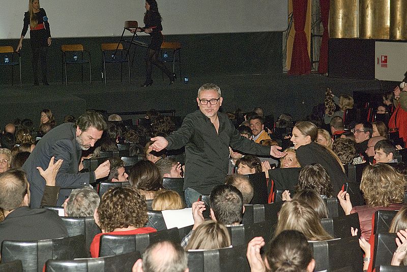 Jordi Frades con los fans de Isabel