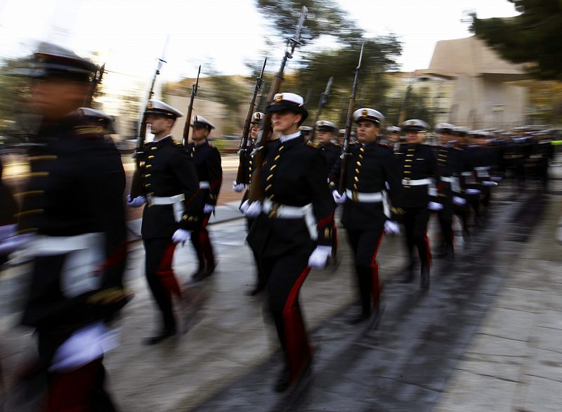 IZADO DE LA BANDERA DE LA PLAZA DE COLÓN