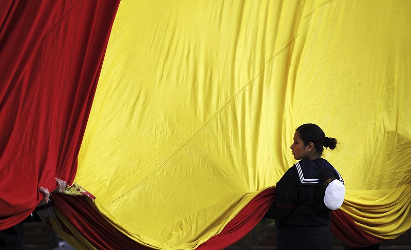 IZADO DE LA BANDERA DE LA PLAZA DE COLÓN