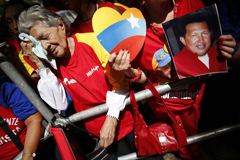 Seguidores de Chávez se concentran en la plaza Bolivar en apoyo al presidente