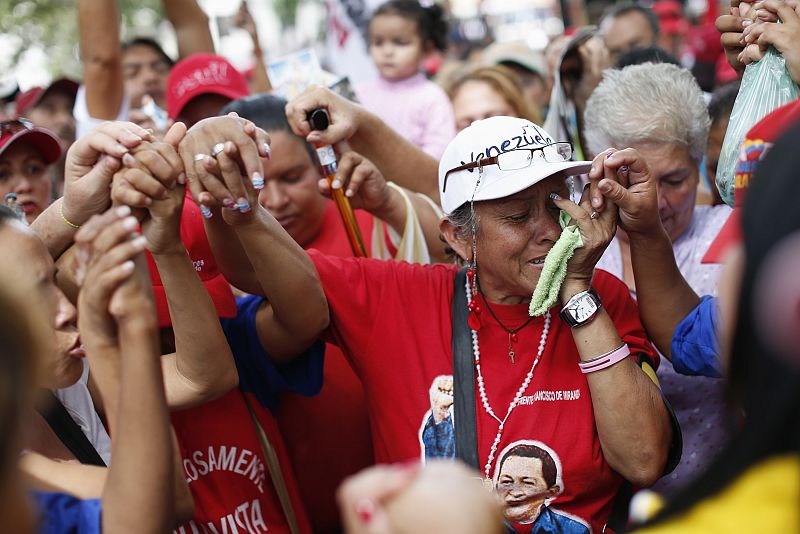 La Plaza de Bolivar en Caracas se llena de seguidores en apoyo a Chávez