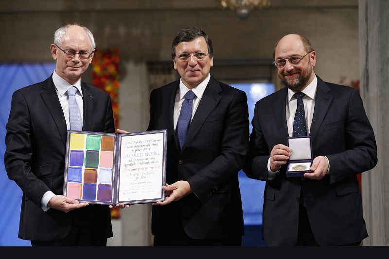 El presidente del Consejo Europeo, Herman Van Rompuy, el presidente de la Comisión Europea, José Manuel Durao Barroso y el presidente de la Eurocámara, Martin Schulz, han defendido el euro como símbolo de la unidad de la UE.