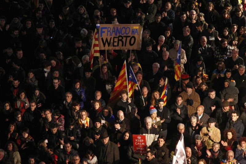 Los manifestantes han salido a la calle para defender la escuela catalana y el modelo de inmersión lingüística
