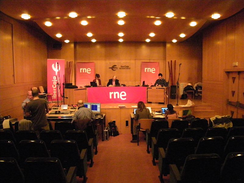 Manolo HH y su equipo, en el Centro Cultural Ibercaja de Logroño.