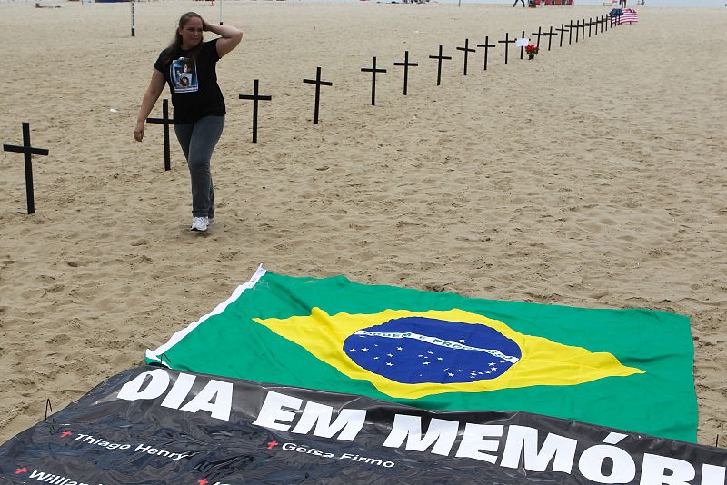 BRASIL SE UNE A LOS HOMENAJES PARA LAS VÍCTIMAS DEL TIROTEO EN EEUU