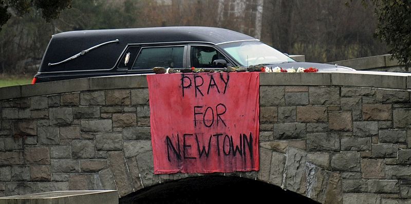 "Reza por Newtown"