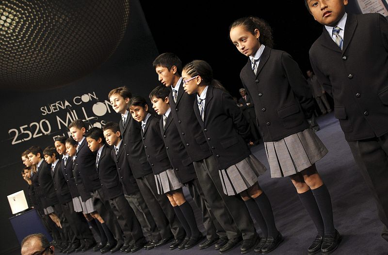 Los niños del Colegio de San Ildefonso de Madrid, momentos antes del comienzo del Sorteo Extraordinario de Navidad, el más esperado y el principal del año en España.