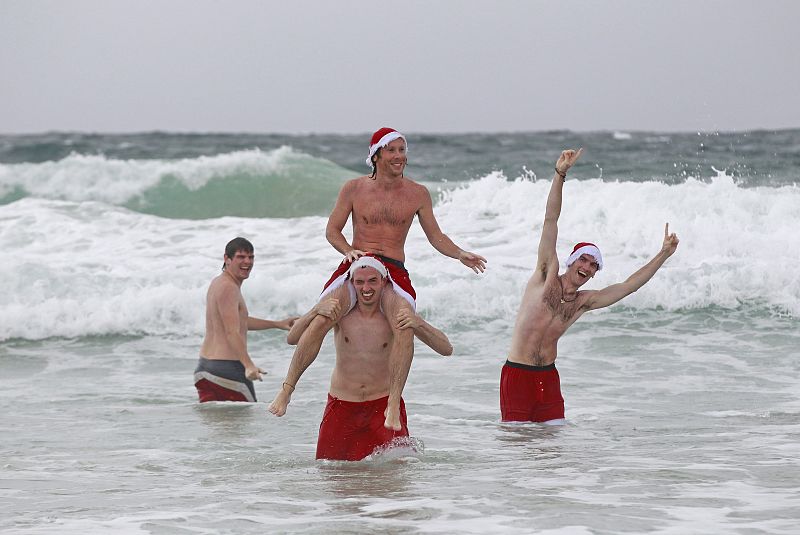 Bañistas en una playta de Sidney, Australia