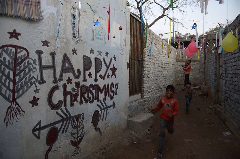 Decoración navideña en un barrio de Islamabad. Los cristianos son minoría en Pakistán y frecuentemente sufren ataques