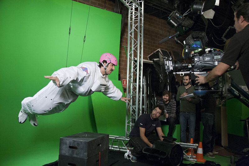 Jordi Ríos como Marcial Morales, que quiere superar a Felix Baumgartner