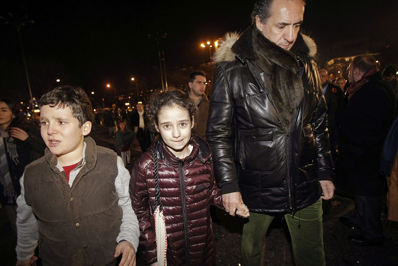 Jaime de Marichalar con sus dos hijos en la cabalgata de Reyes de Madrid