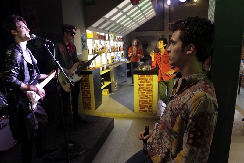 Carlos, disfrutando de la música de la movida