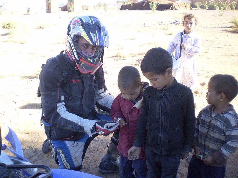 FOTO AVENTURERA DESIERTO DE IRIKI