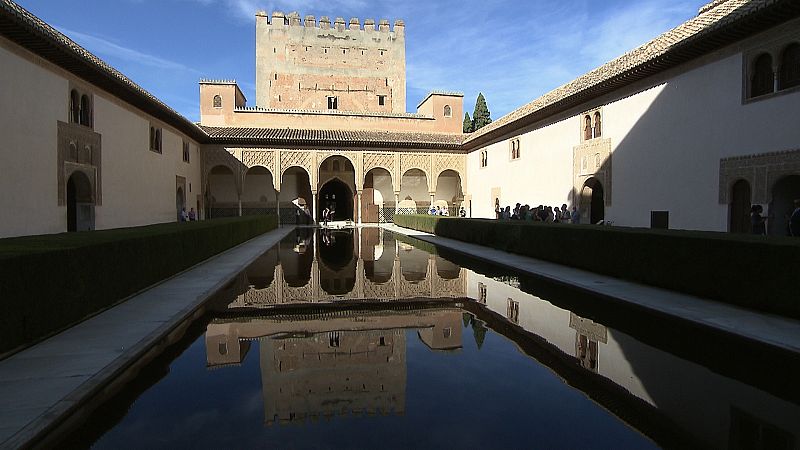 Crónicas - La Alhambra - Patio de los Arrayanes y Torre de Comares