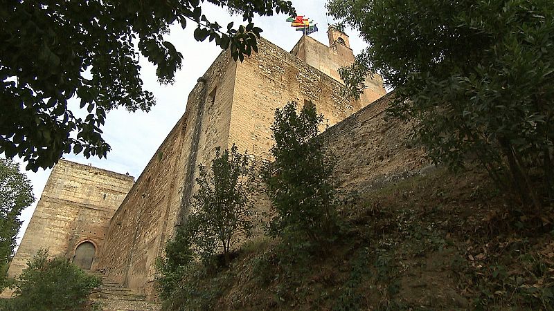 Crónicas - La Alhambra - Subida a la Puerta de las Armas