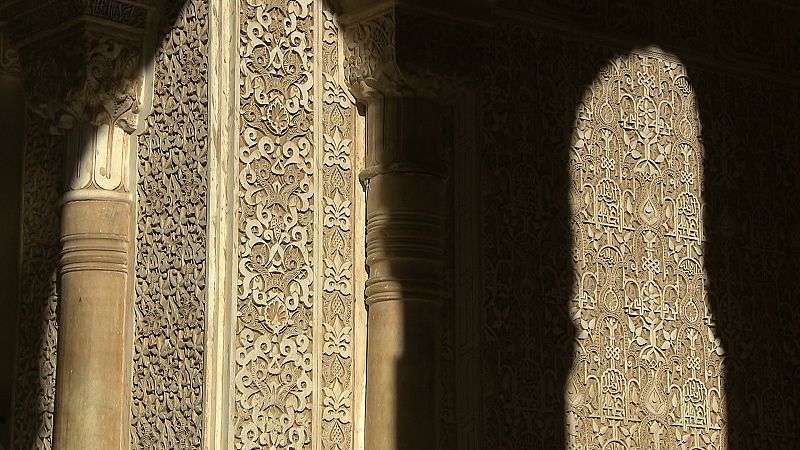 Crónicas - La Alhambra - Paredes del Patio de los Leones