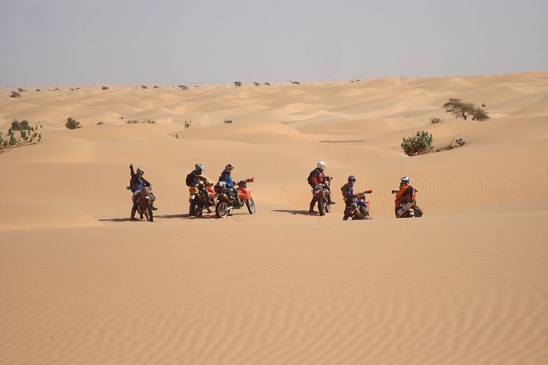 En moto con los amigos en Mauritania