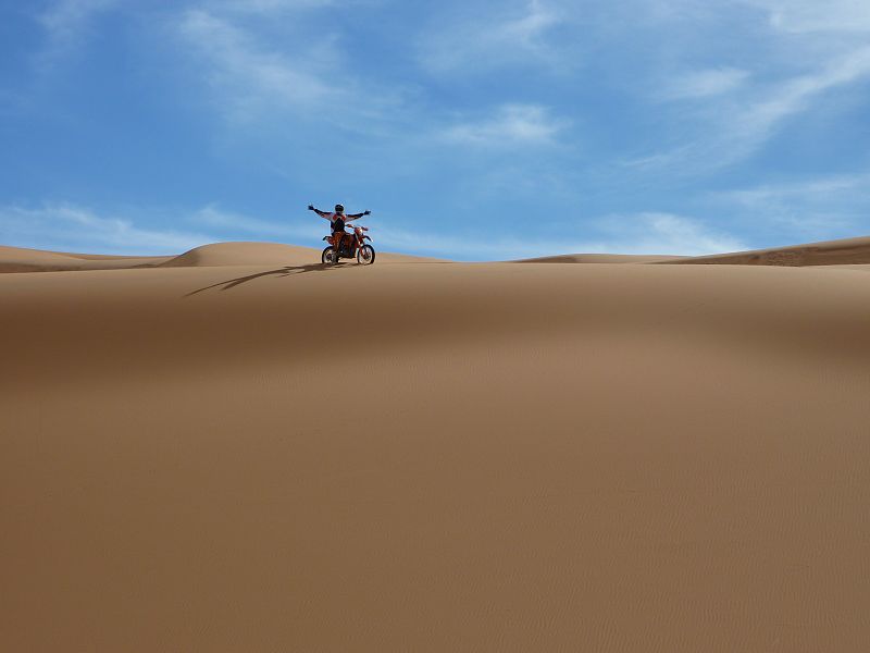 Coronando una gran duna