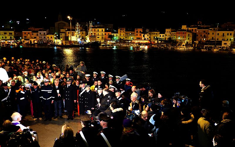 Residentes y familiares homenajean en Giglio a las vícitmas del Costa Concordia