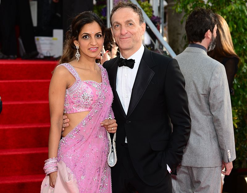 El compositor de la banda sonora de 'La Vida de Pi', Mychael Danna llega a la entrega de premios de los Globos de Oro