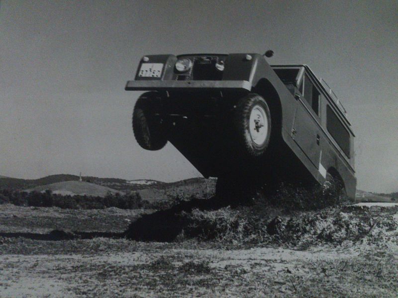 SALTO DEL LAND ROVER