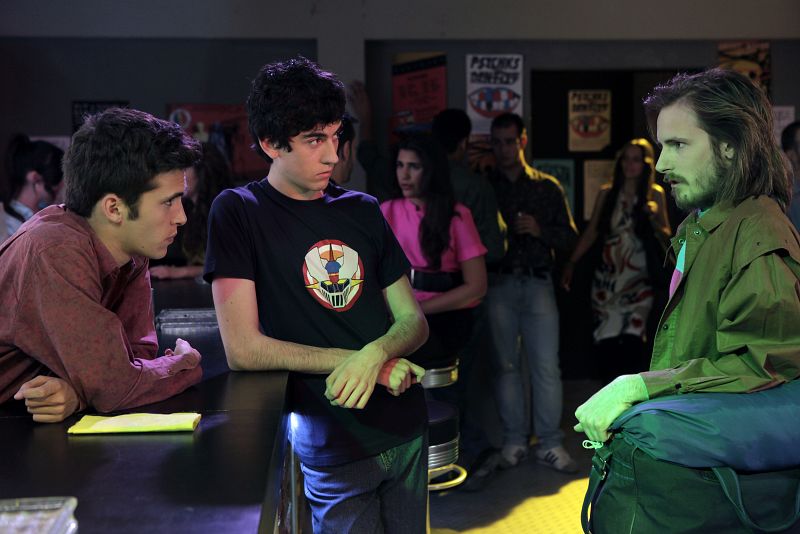 Peores noticias ha recibido Carlos, al que le van a denunciar por culpa de una actuación de Josete y Marcelo en el FlyBar