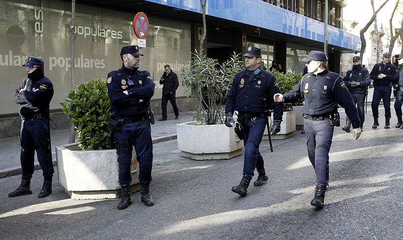 EXPECTACIÓN EN LA SEDE DEL PP DE GÉNOVA ENTRE GRANDES MEDIDAS DE SEGURIDAD