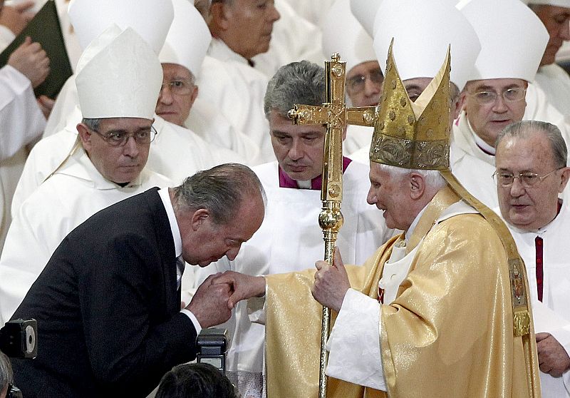 PAPA BENEDICTO XVI CELEBRA MISA DE DEDICACIÓN