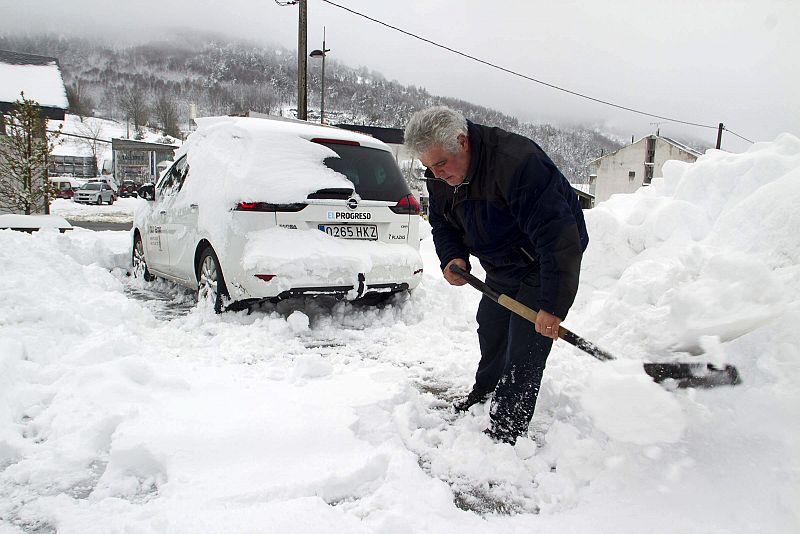 Un temporal de viento y nieve afecta a toda la península