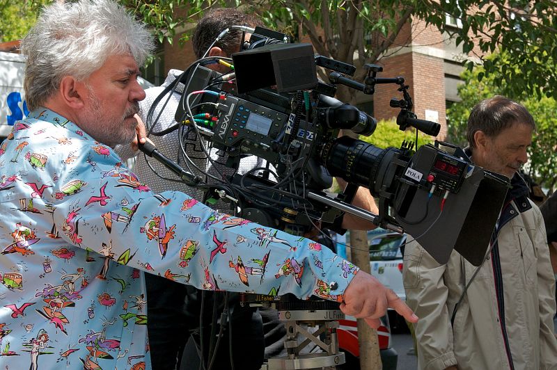 Pedro Almodóvar en un momento del rodaje de 'Los amantes pasajeros'