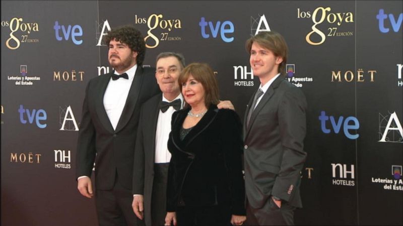 Concha Velasco, Goya de Honor 2013, ha acudido a la gala acompañada de sus dos hijos.
