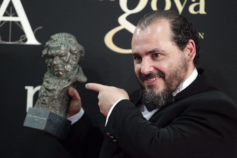 Joaquín Núñez con su Goya al Mejor Actor Revelación por 'Grupo 7'