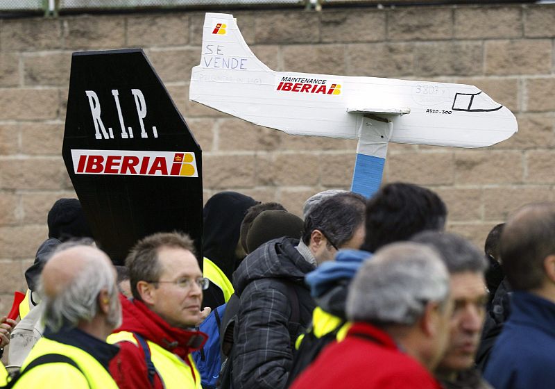 Los sindicatos consideran que el plan de Iberia acabará con la compañía