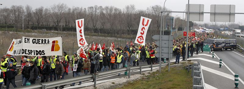 Cientos de personas han participado en la marcha hasta la T4 de Barajas