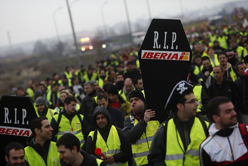 Trabajadores de Iberia, en la marcha hasta la T4 de Barajas