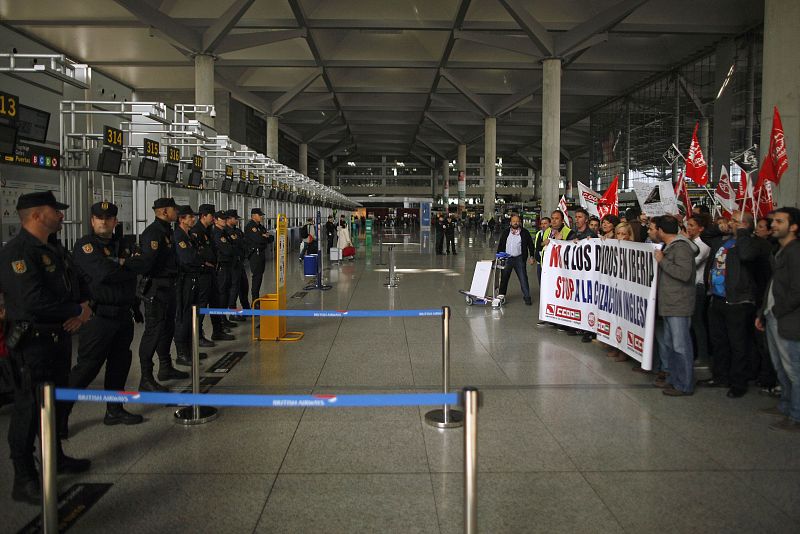 La Policía protege los mostradores de facturación de British Airways