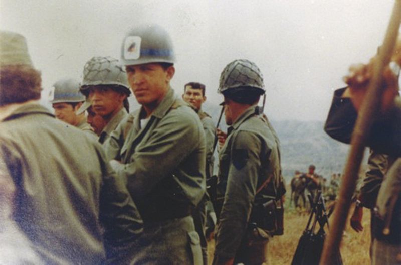 El presidente de Venezuela, Hugo Chávez, en sus años de servicio militar.