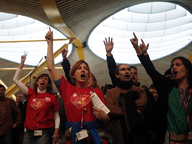 Cientos de trabajadores  se han concentrado en la T4 de Barajas