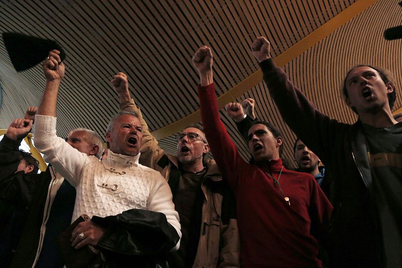 La T4 de Madrid-Barajas, que este lunes focalizó los incidentes, vuelve a ser el símbolo de las protestas