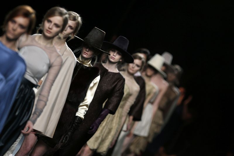 DESFILE DE JUAN DUYOS