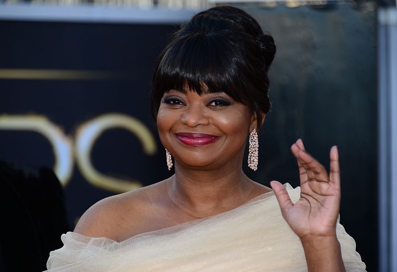 Octavia Spencer ha lucido un diseño de Tadashi Shoji en blanco roto con una falda multicapa en tul.