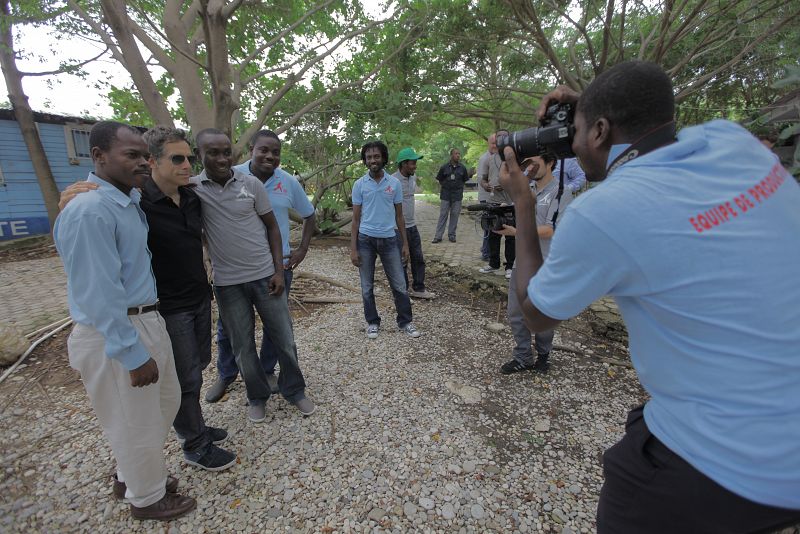 Ben Stiller posa con los alumnos del Ciné Institute, de Haití