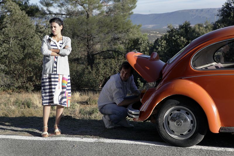 Son Paquita y Asier, a los que les ha dejado tirados el coche en mitad de la carretera.