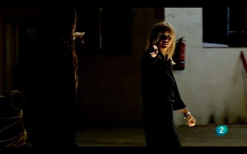 "Pintura", una performance de Elena Bajo para Metrópolis, con Eva Luna y Machús Osinaga.