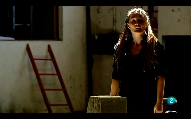 "Pintura", una performance de Elena Bajo para Metrópolis, con Eva Luna y Machús Osinaga.