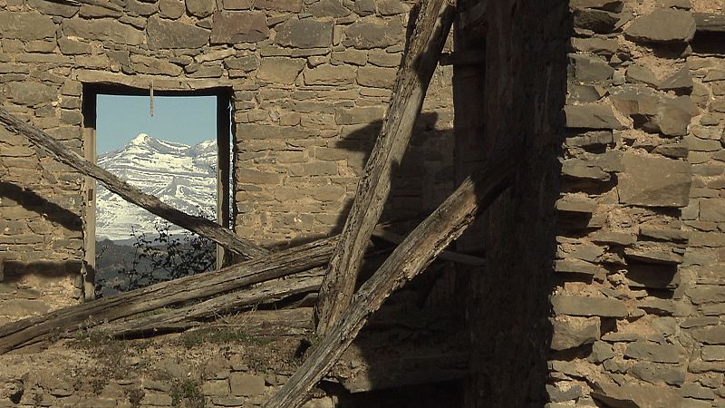 Aspecto desolado de una casa en Bagueste, en el pre Pirineo