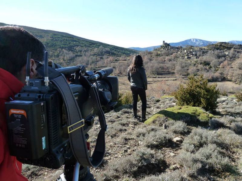 Alex, durante el rodaje con el equipo de 'Crónicas'